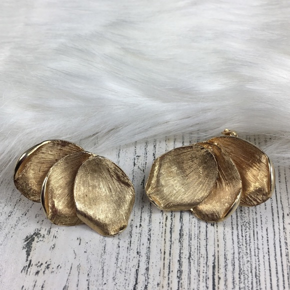 Vintage Kramer Gold Tone Petals Clip-On Earrings - Picture 2 of 8